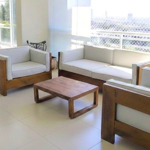 sofá de madeira com mesa de centro MC92