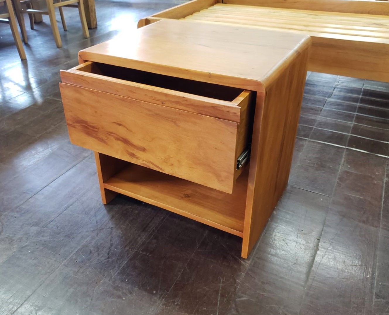 Mesa de Cabeceira modelo CR19 - Imagem 3